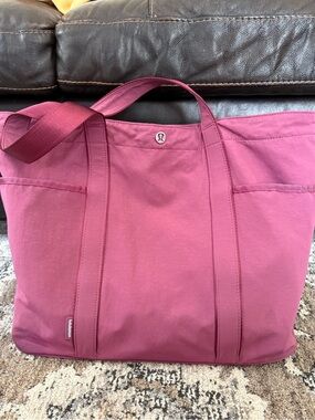 Lululemon tote bag